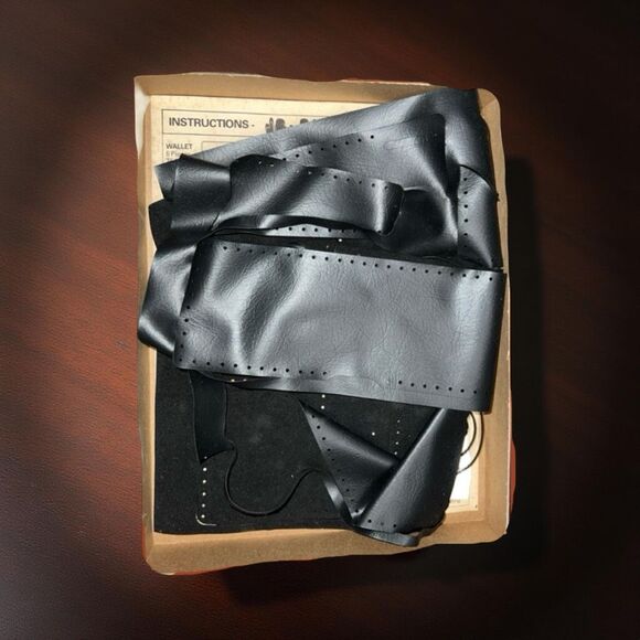 Vintage 1977 Jr. Suede Vinyl Suede Crafts Set - Picture 3 of 4